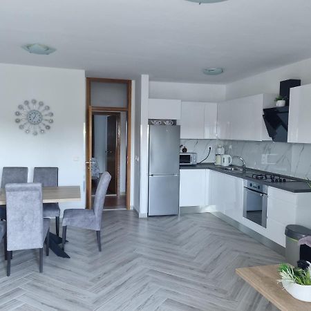 Apartments Ledic Krvavica Eksteriør billede