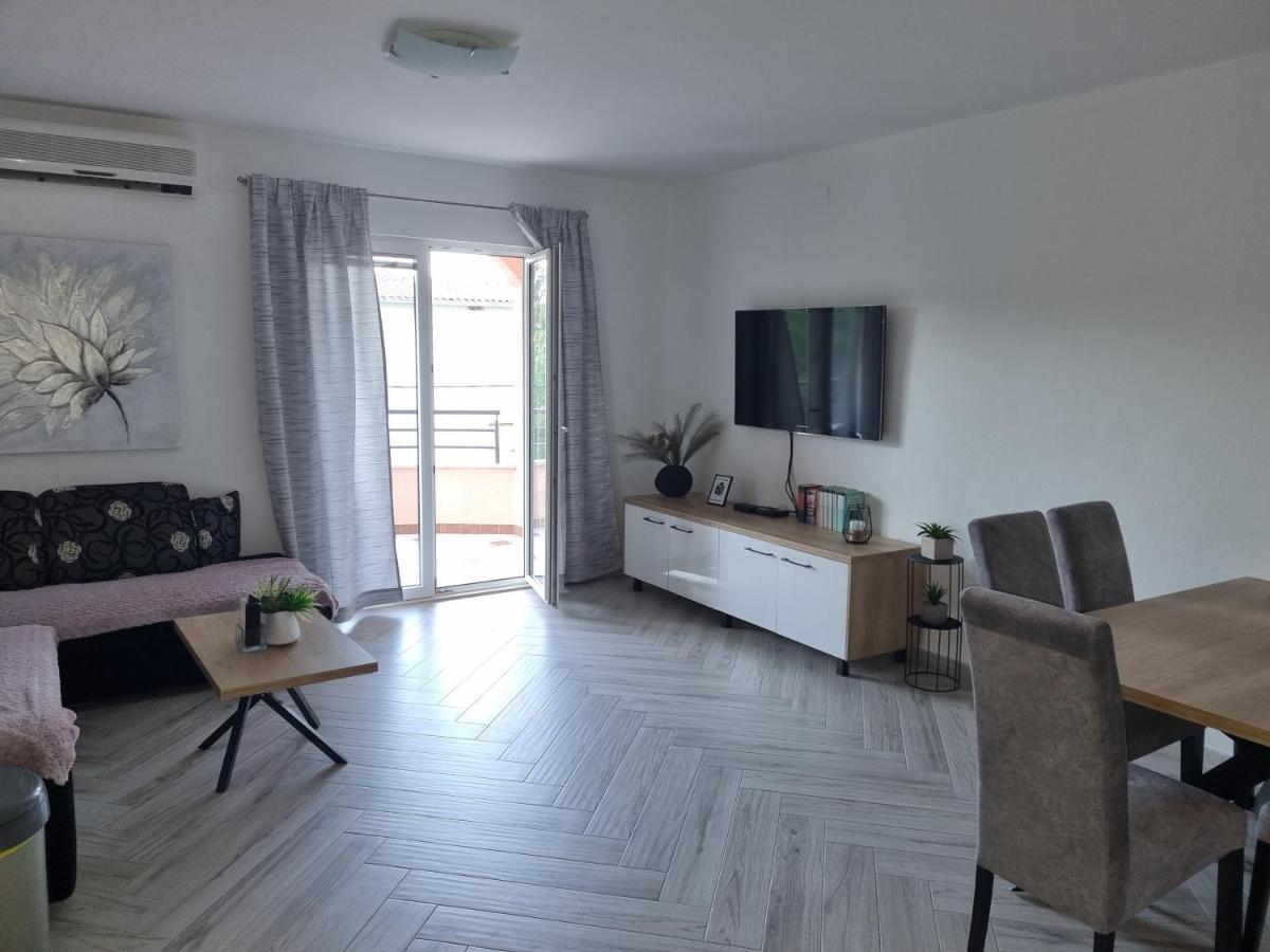 Apartments Ledic Krvavica Eksteriør billede